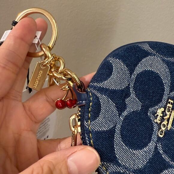 Last 1 ‼️Coach CZ256 Circular Coin Pouch Bag Charm In Signature Denim - Picture 2 of 6